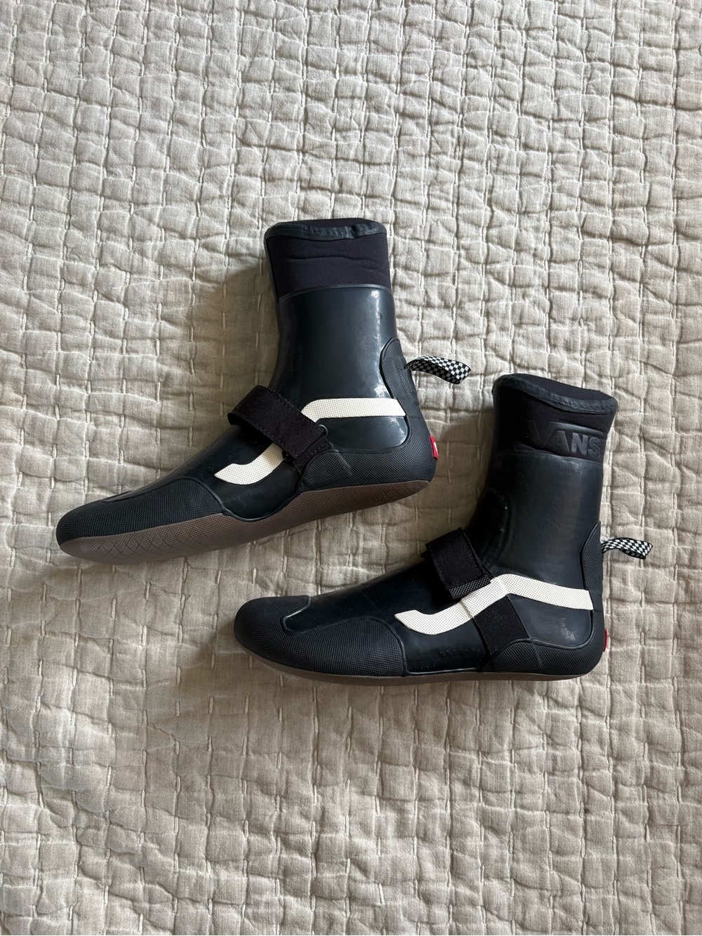 Vans Surf Boot 2 Hi V Size Men's 7
Women's 8.5 Black Cool Water
Surfing
